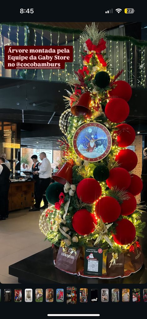 Árvore montada pela equipe Gaby Store no Coco Bambu